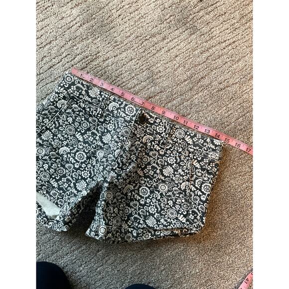 NWOT American Eagle Low Rise Stretch Midi Short Black & White Floral Size 2 - Picture 7 of 7